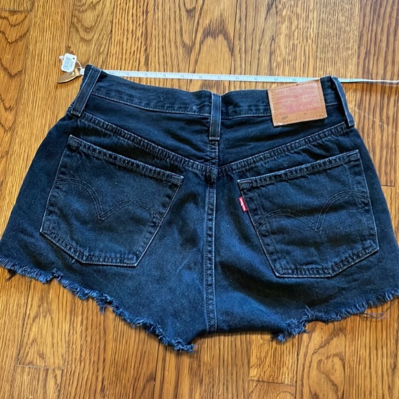Black denim Levi’s 501 cutoff shorts - Picture 2 of 9